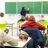 Schülerinnen und Schüler in einer Unterrichtsstunde.