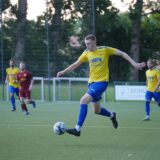 Leon Krampe vom SV Herbern hat den Ball am Fuß.