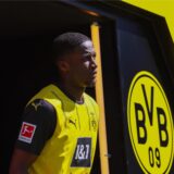 Soumaila Coulibaly kommt im Signal Iduna Park aus dem Spielertunnel.