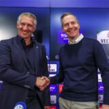 Freut sich auf seine neue Aufgabe auf Schalke: Frank Baumann mit Aufsichtsrats-Chef Axel Hefer.