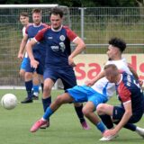 Mehrere Spieler im Duell.