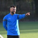 Hasan Ekici gibt seiner Mannschaft Anweisungen