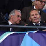 Hans-Joachim Watzke sitzt neben Dr. Reinhold Lunow.