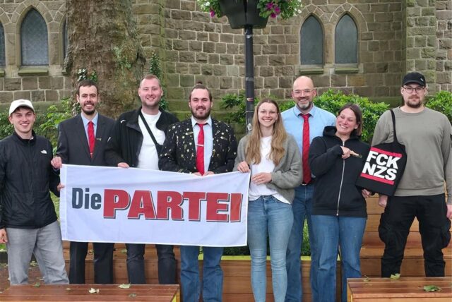 Kandidatinnen und Kandidaten von „Die Partei“ für die Kommunalwahl 2025 in Holzwickede.