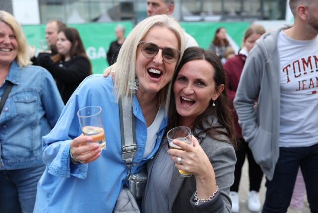 Zwei Frauen auf dem Stadtfest in Selm