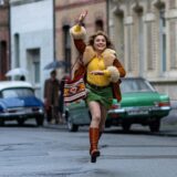 Mala Emde als Vera Brandes in einer Szene des Films „Köln 75“