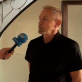 Herbert Domansky von der Hedo Immobilienkontor GmbH spricht über die Hintergründe der vor dem Abriss stehenden Villa in der Dortmunder Gartenstadt.