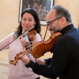 Mirijam Contzen und Giovanni Guzzo im musikalischen Zwiegespräch. Die beiden künstlerischen Leiter der Musiktage Cappenberg 2025 antworten in diesem Interview nur musikalisch. Dabei lassen sie tiefer in die Seele blicken als mit Worten.
