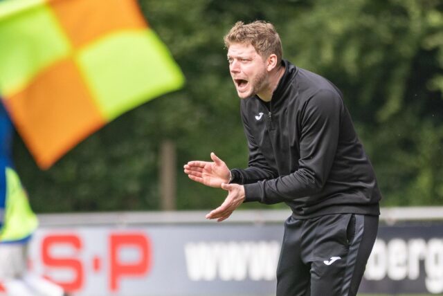 Kevin Schulzki feuert seine Mannschaft an