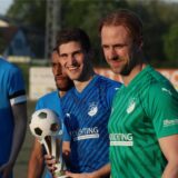 Keeper Christopher Sander nach dem Pokalgewinn.