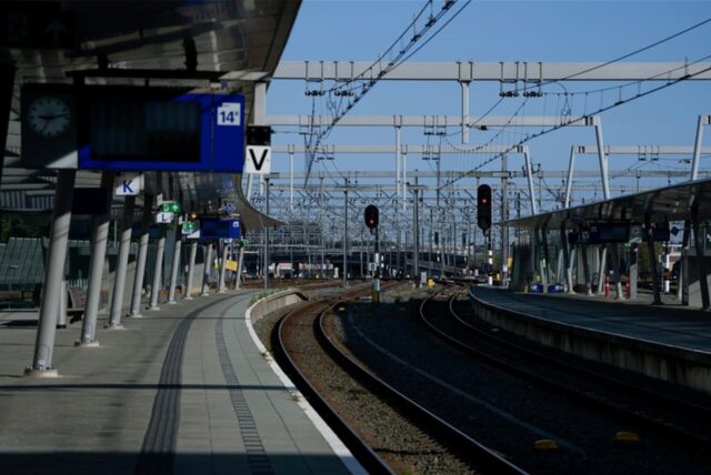 Blick auf einen Bahnsteig am Hauptbahnhof Utrecht, während eines Streiks der Eisenbahner, für bessere Löhne und Arbeitsbedingungen. Ein Streik legt den Bahnverkehr in den Niederlanden an diesem Dienstag weitestgehend lahm.