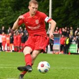 Jonas Appelhoff schießt einen Elfmeter.
