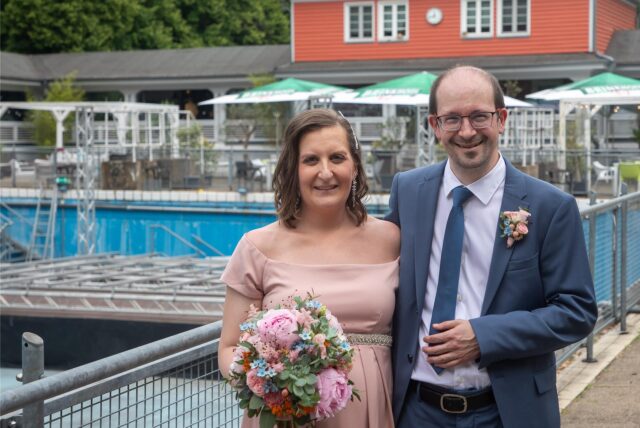 Jennifer Kaminski und Jörg Nitsch haben sich im Parkbad Süd getraut.