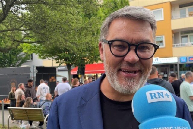 Oberbürgermeister Thomas Westphal im Interview auf der Kirmes in Huckarde.