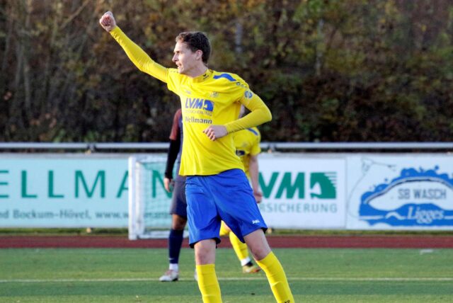 Daniel Krüger vom SV Herbern jubelt.