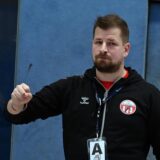 Trainer Andre Brandt gibt Anweisungen.