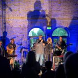 „Theo’s OTC Band“ steht auf der Bühne in der Rohrmeisterei.