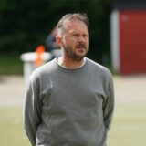 Marc Woller schaut sich ein Spiel des SSV Mühlhausen an.