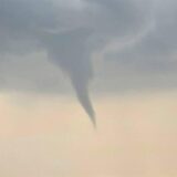 Foto eines Tornados in der Luft. Im Kreis Paderborn soll ein Tornado gewütet haben.