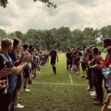 Klatschende Spieler von BR Billmerich.