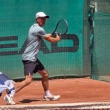 Andreas Thiveßen (hinten) und Christian Göbner auf dem Tennisplatz im Doppel.