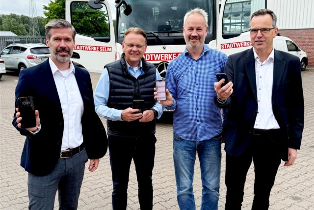 von links nach rechts: Christoph Lasek (Geschäftsführer Stadtwerke Selm), Bürgermeister Thomas Orlowski, Janbernd Tubes (Bereichsleiter Stadtwerke Selm), Markus Jungeilges (Geschäftsführer Stadtwerke Selm)