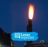 Die Hörder Fackel erleuchtet den Dortmunder Nachthimmel.