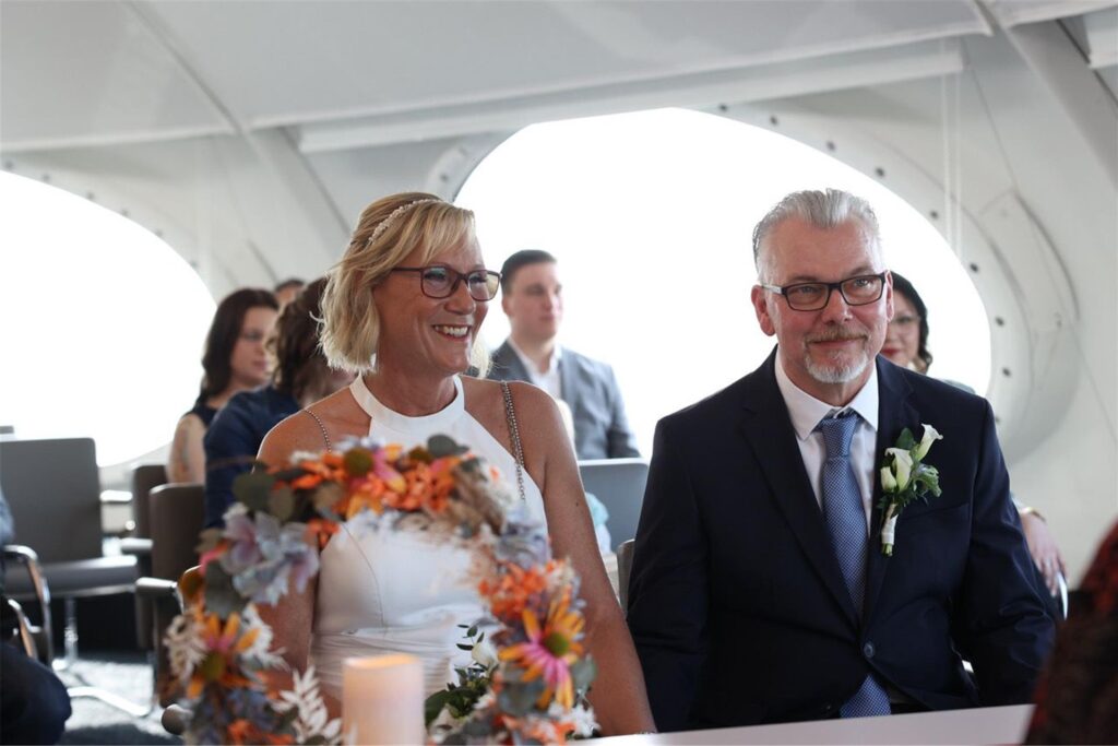 Silke und Thomas Schröder bei ihrer Hochzeit im Lüntec-Ufo in Lünen