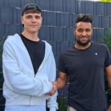 Linus Ruck und Sanmi Ojo beim Shake-Hands
