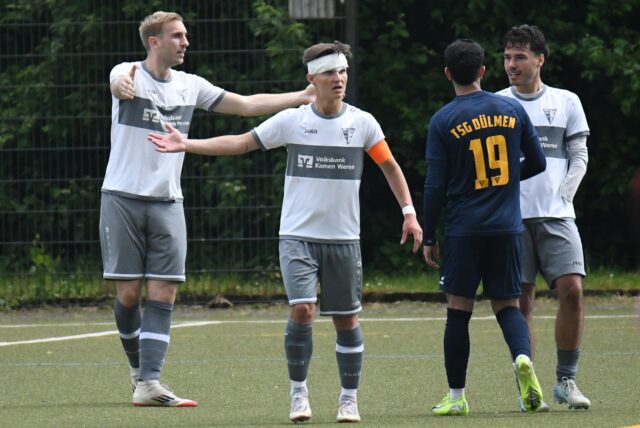 Lachowicz mit Turban beschwert sich.