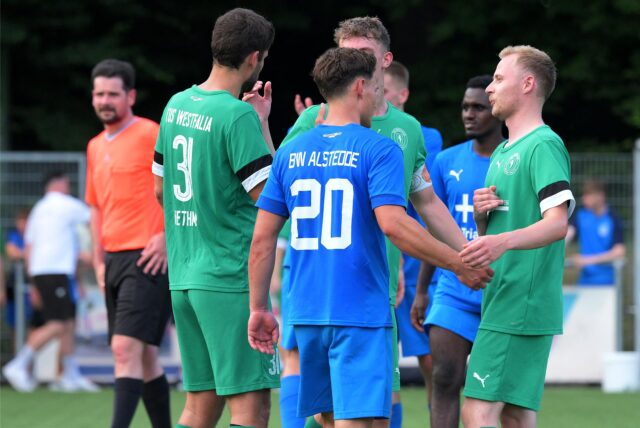 Abklatschen nach dem Spiel.