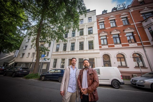 Önder Alsan und Denis Turgut haben das Haus in der Gerichtsstraße 15 kernsaniert.