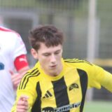Nazarii Kovalenko am Ball.