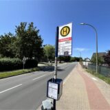 Das Haltestellenschild mit der Aufschrift „Wellenbad“ am Häupenweg in Bergkamen