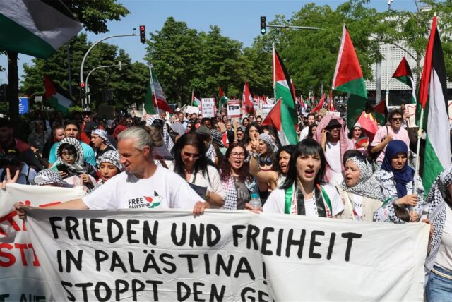 Am Samstag zogen etwa 600 Menschen durch die Dortmunder City für eine pro-palästinensische Demonstration.