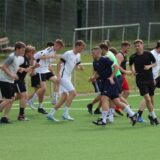 Spieler machen sich warm.