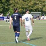 Moritz Lieder trägt im weißen Trikot die Nummer 10.