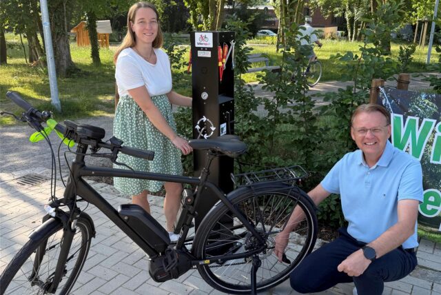 Bürgermeister Thomas Orlowski und die Beauftragte für Umwelt und Mobilität Julia Bramkamp