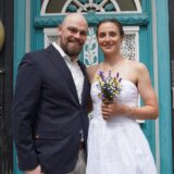 Eva-Maria und Manuel heiraten an ihrem Jahrestag.