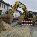 Ein Bagger auf der Marienstraße in Werne-Horst