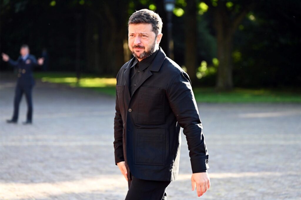 Wolodymyr Selenskyj, Präsident der Ukraine, trifft vor einem offiziellen Abendessen im Paleis Huis ten Bosch im Vorfeld des NATO-Gipfels ein. Wolodymyr Selenskyj, Präsident der Ukraine, trifft vor einem offiziellen Abendessen im Paleis Huis ten Bosch im Vorfeld des NATO-Gipfels ein.
