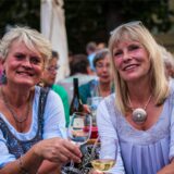 Besucherinnen des CDU-Weinfests in Werne