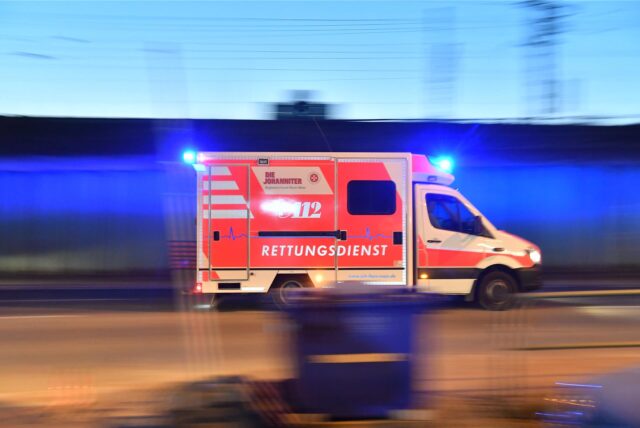 Rettungswagen im Einsatz (Symbolbild).