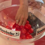 Die Loskugel bei der Kreispokalauslosung.
