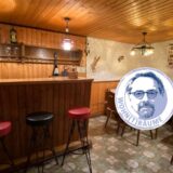 Eine Kellerbar mit viel Holz