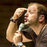 Mario Barth am Mikrofon.