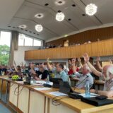 Das Archivbild zeigt den Lüner Stadtrat während einer Abstimmung.