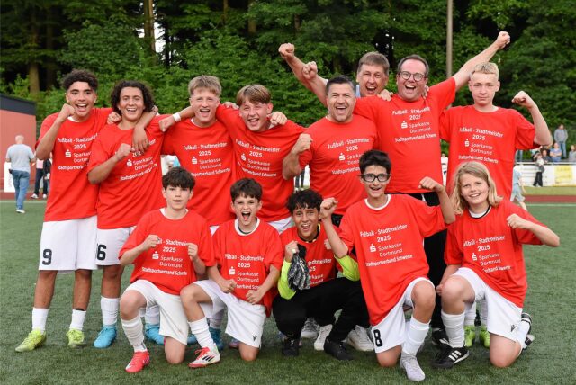 C-Juniorenspieler des SC Berchum/Garenfeld jubeln.