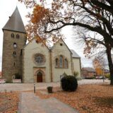 Die Margaretenkirche am Lutherplatz in Kamen-Methler. Außenaufnahme.