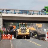 Stau oben, Sperrung unten: Rund um die Autobahnanschlussstelle Kamen-Zentrum war am Wochenende Geduld gefragt. Seit Montagmorgen gegen 5 Uhr läuft der Verkehr aber wieder.